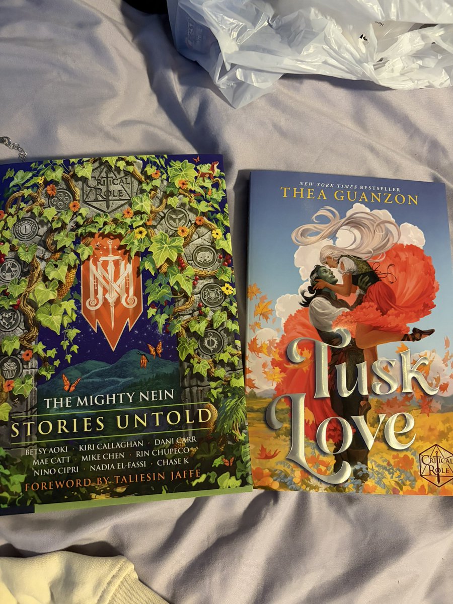 sopipa04's tweet photo. W purchases today at the Barnes and noble #criticalrole #themightynein https://t.co/JP5LYCFepA