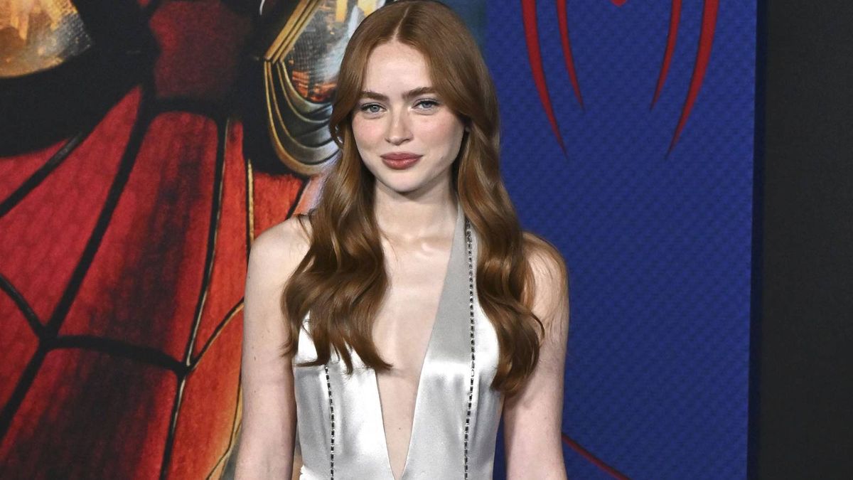 screenrant's tweet photo. In a full post-Spider-Man: Brand New Day interview, #SadieSink was asked about the recent reporting of Kit Connor having been tapped to play Cyclops in the new #XMen reboot:

"Did he? There’s always the rumors, and I just never know what’s official."

Source: Vanity Fair | Learn More: https://t.co/JNnWsDi8on