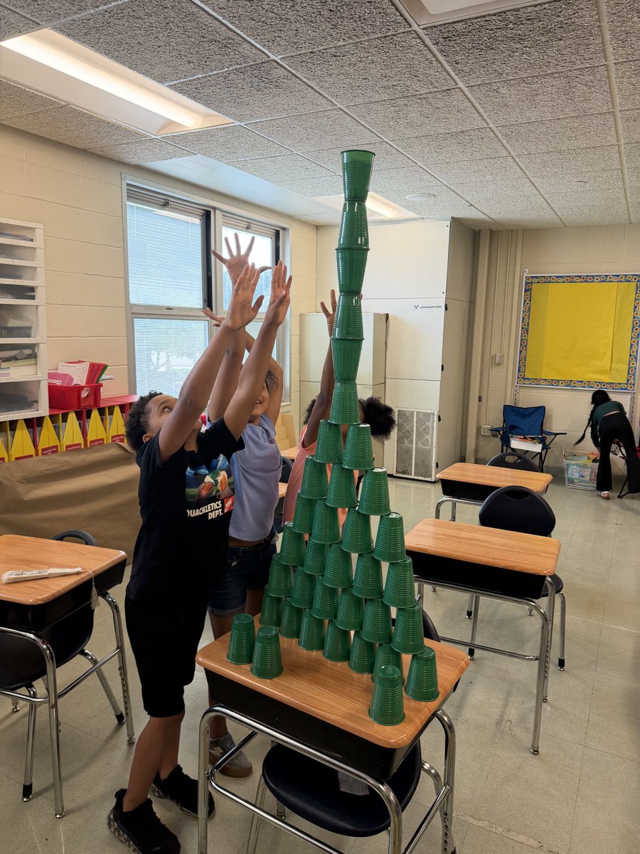 RCSDNYS's tweet photo. 📚 Just because it is summertime does not mean the learning stops! An average of 150 students from across the District spent four weeks at School No. 12 for Lit Camp and Math Camp. The first day will be here before we know it, and our students are READY! 🍎 

#ONERCSD https://t.co/Qm72cNZbSA