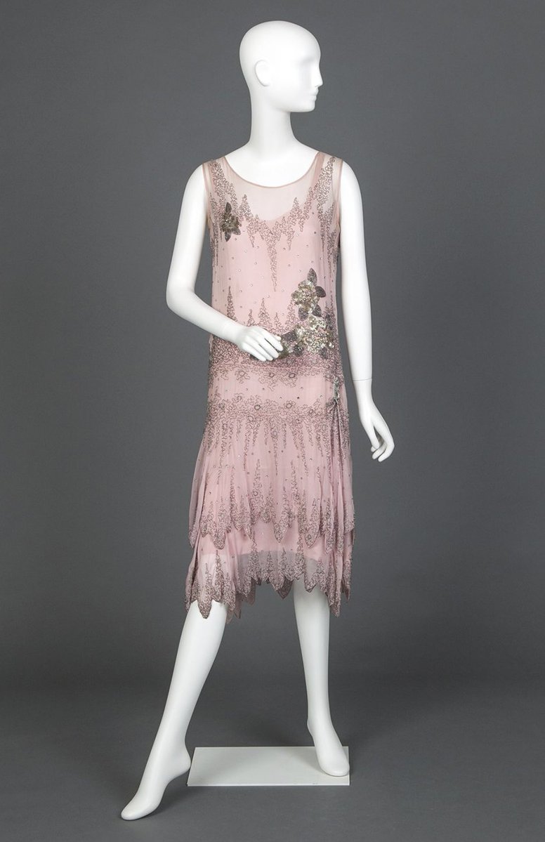 kateStrasdin's tweet photo. A soft dusky pink sprinkled with sequins and beads in silvery vermicelli swirls and a shimmering floral motif. It bears all the hallmarks of a #1920s party, requiring only some rhinestone studded mary janes, a finger-waved hair do and a sardonic stare #goldsteinmuseum https://t.co/kuNmMzLEEB