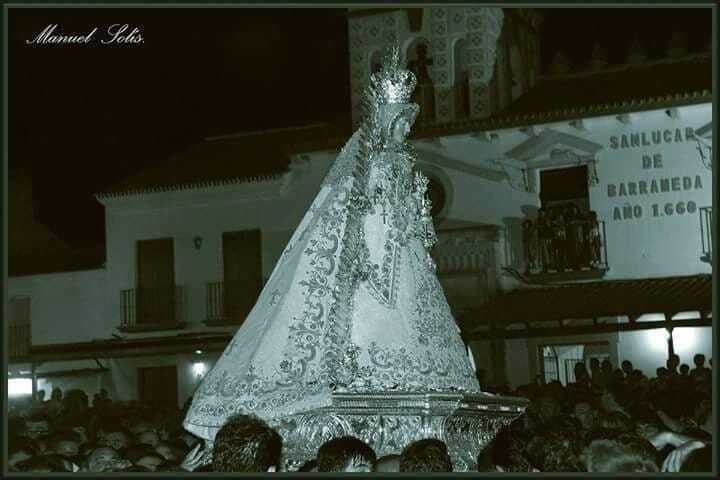DiarioRociero's tweet photo. Buenas noches.
A tu regazo acudimos, Madre del Rocío.
Permítenos descansar con los sueños llenos de paz y luz.
Hasta mañana #Rocieros https://t.co/2FnhOd3nN1