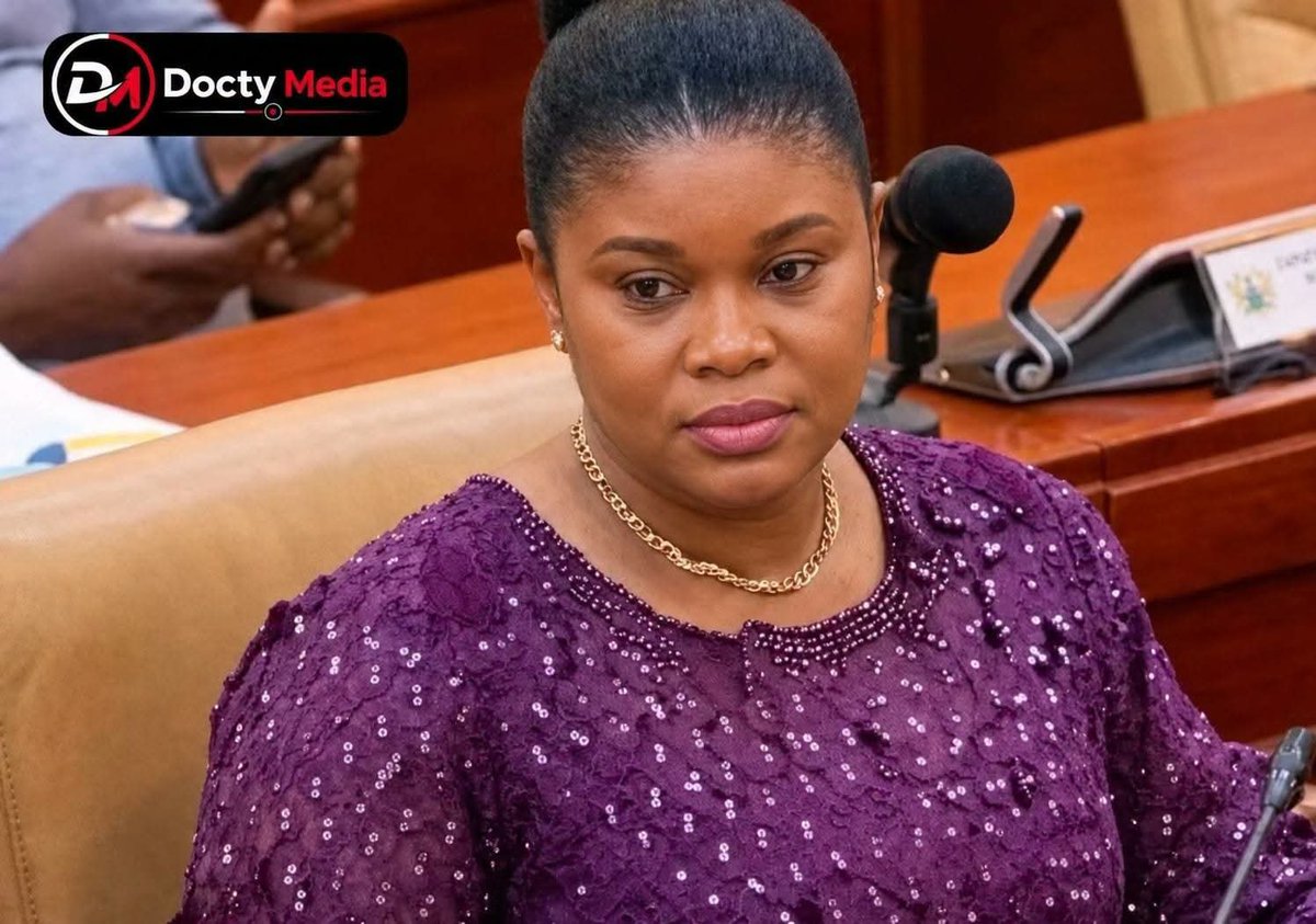 mistadela's tweet photo. Finally, the supposed lady who impersonated Adwoa Sarfo has been revealed.

This impersonation of Adwoa Sarfo in Parliament issue should be revisited.

We are just a joke of a country if we allow this to slide. https://t.co/1XHHvPKX6h