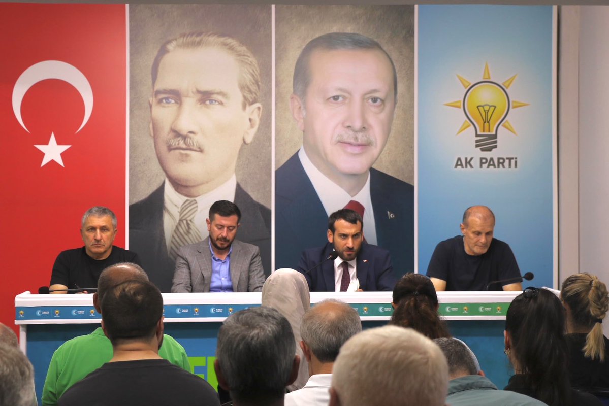 bburakak's tweet photo. 📌AK Parti’mizin 25. kuruluş yıl dönümünü; milletimize ve Rize’mize hizmet etmenin haklı gururu ve büyük bir coşkusuyla kutluyoruz.

📌Ziyarete gelen vatandaşlarımızı Merkez İlçe Başkanlığında misafir ettik.

📌8.Dönem Merkez İlçe Yönetim Kurulu toplantımızı Merkez İlçe Başkanlığında icra ettik.