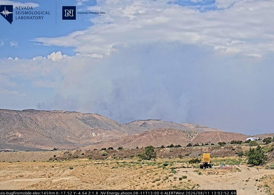 posted_news's tweet photo. The #BugFire (44,303.9 ac) has merged with #FredMtnFire north of Reno. Sitting at 4% containment, it now threatens to merge with the #StallionFire (22,428 ac) to the east. The overlapping CA/NV border blazes have triggered expanded "GO NOW" orders in Nevada. https://t.co/jcZPKvTIoA