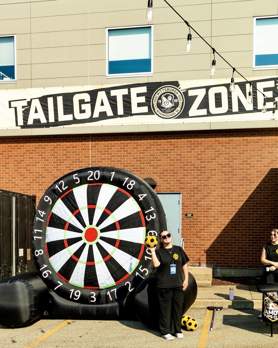 RiverhoundsSC's tweet photo. Start your matchday experience in the Tailgate Zone, open two hours before kickoff!
 
🟡 Auntie Anne's Pretzels
⚫️ Kona Ice
🟡 Giant Soccer Darts
⚫️ Bounce House
🟡 Gaga Ball
⚫️ Merch
🟡 Beer Boots
⚫️ Music
and so much more await! https://t.co/DZkmFwkhqm