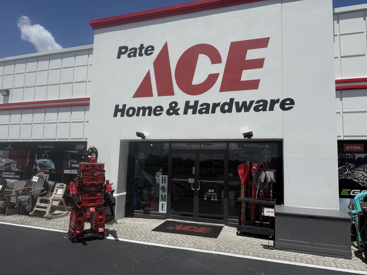 HomeFurn_WH's tweet photo. 🤖🛠️ MEET TOOLIO! 🛠️🤖

He’s handy. He’s handsome. He’s made of hardware. 🤣

Stop in and say HEY! to the newest member of the Pate Ace crew! And while you’re here, snap a picture with him 📸 🤩

#Toolio #HelpfulHardwareBot #PateAce #PateAceHomeAndHardware #TheHelpfulPlace... https://t.co/oxwbC6LCsm