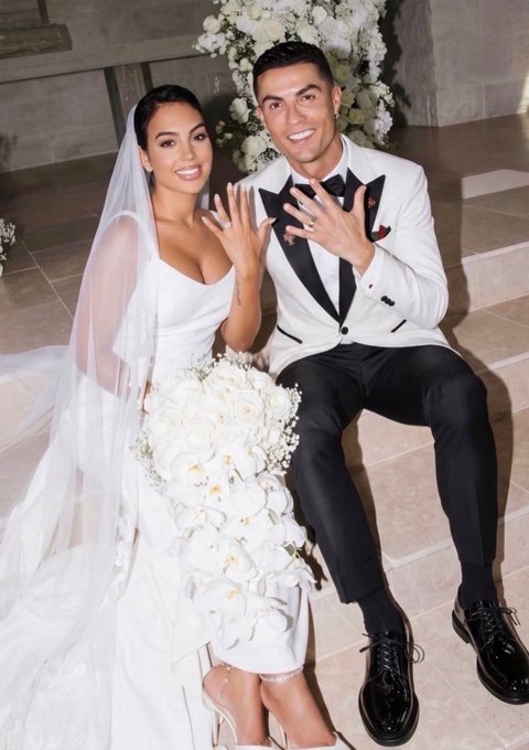 yabaleftonline's tweet photo. Cristiano Ronaldo and Georgina Rodríguez are now married 💍 https://t.co/RhMvLMTYQI