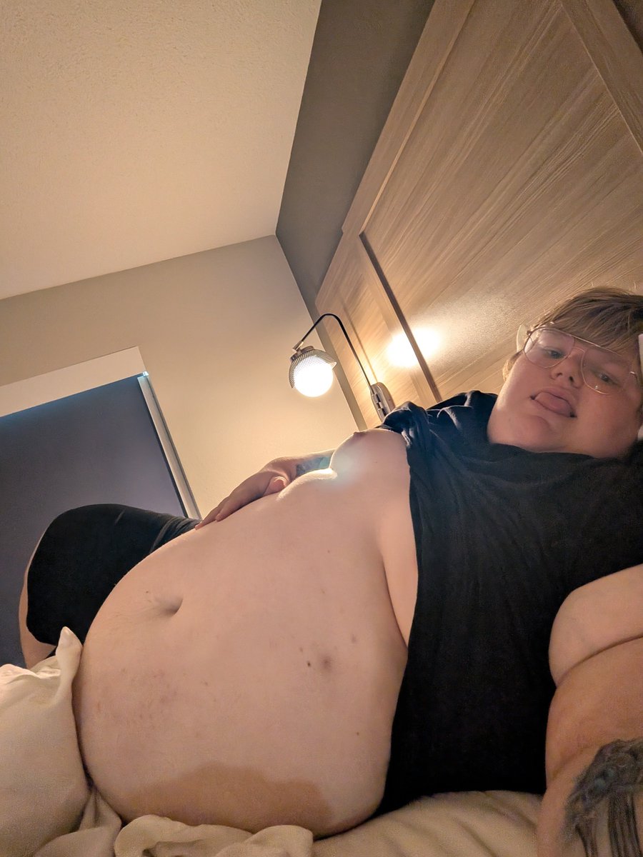 powerchubb06's tweet photo. happy #tummytuesday everyone a nice treat for you https://t.co/C2xtZRu4JA