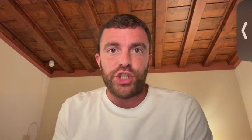 Thegunnerswatch's tweet photo. 🚨per @FabrizioRomano via YT

Those close to Lewis-Skelly insist he wants to stay at Arsenal, fight for his place at left-back or in midfield, and remains fully focused on the club after their Premier League title and Champions League final run. 

#afc 🔴⚪️ https://t.co/QKEfJJwdc9