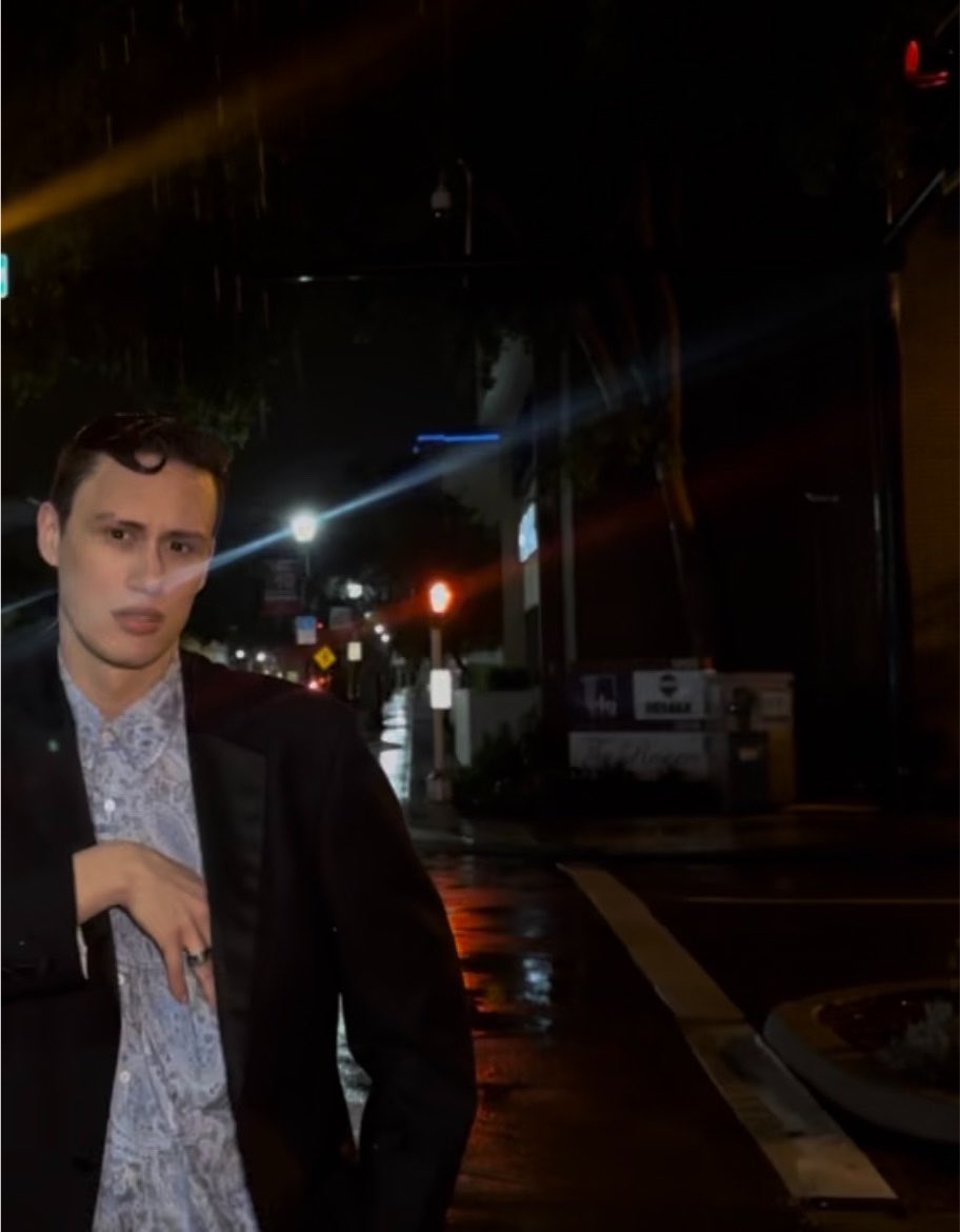 CsDecimus's tweet photo. I need a sugar daddy to fund the recording process of my next album. 
I’ll let you listen to the songs first. 
I’ll send selfies and fitness progress pictures. 
I’m bored, I’m broke, and I want to make good music <3 https://t.co/O45Jsp9qwP
