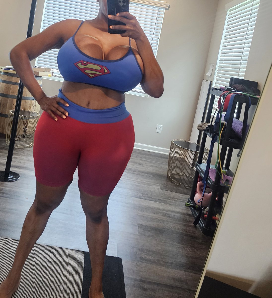 NikkithevixN's tweet photo. Thank you to the baddie at the gym who convinced me I could up the  weight on my hip thrust.I think that will be it for a while im starting to feel this recomp and i think im just going to go for an aggressive cut
[ thank you for the outfit fortune kitty🧧] https://t.co/B3SFXi0pG9