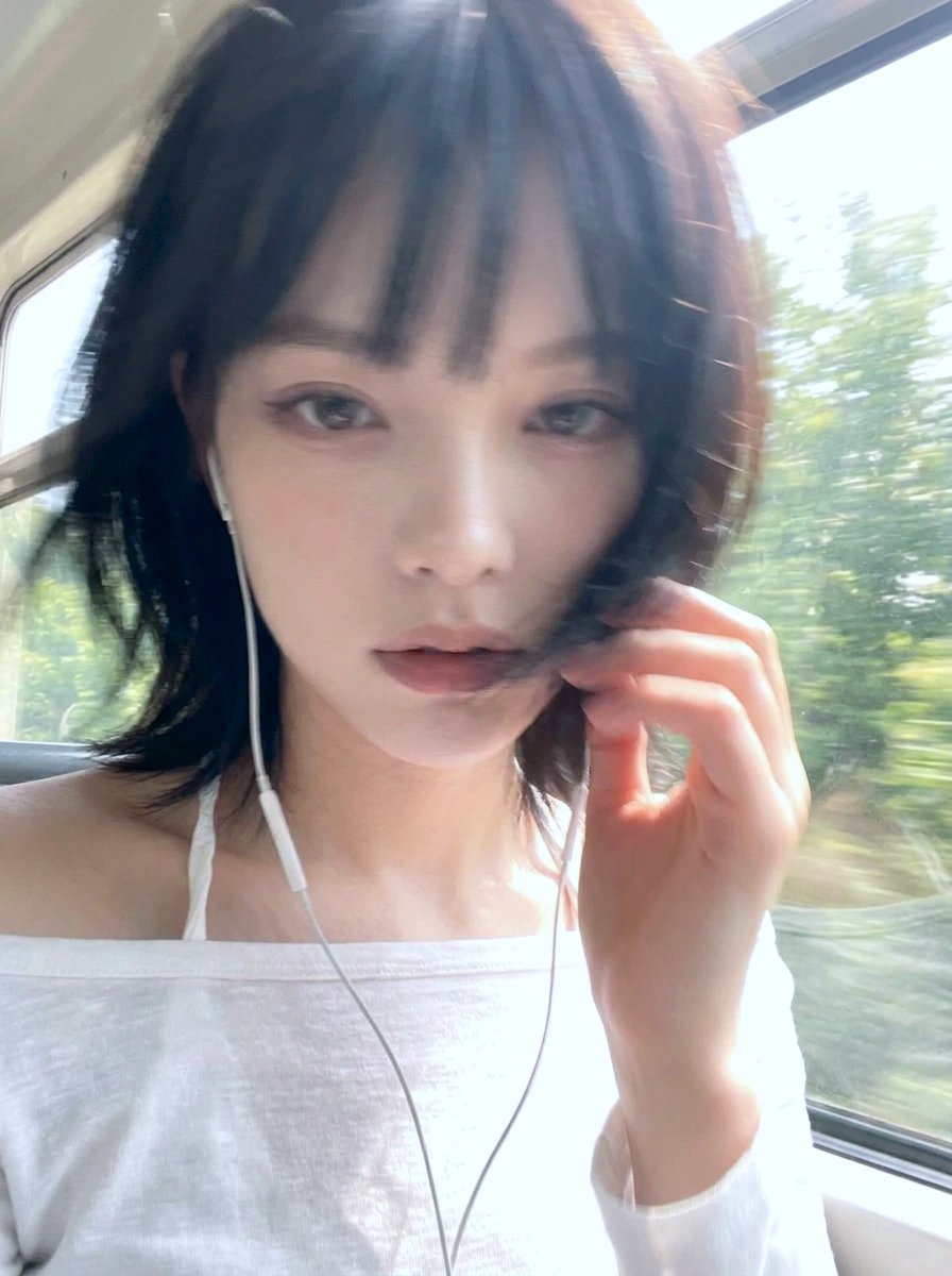 yunai_music's tweet photo. Japan by train hits different 🚆🌆🎧✨

電車の窓から流れる景色と音楽。それだけで特別な時間になる。

where’s your favorite train route? / みんなのおすすめの電車ルートは？👇 https://t.co/weq6CRssUP