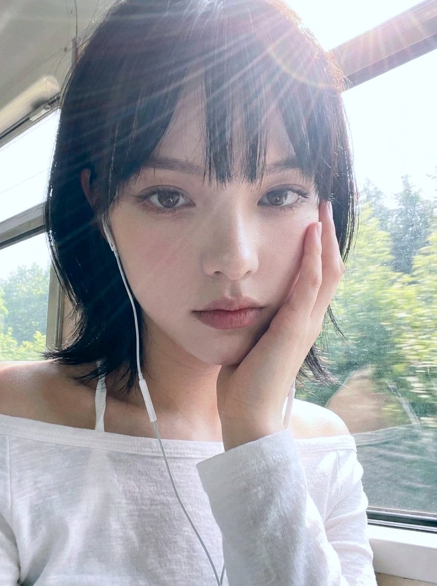 yunai_music's tweet photo. Japan by train hits different 🚆🌆🎧✨

電車の窓から流れる景色と音楽。それだけで特別な時間になる。

where’s your favorite train route? / みんなのおすすめの電車ルートは？👇 https://t.co/weq6CRssUP