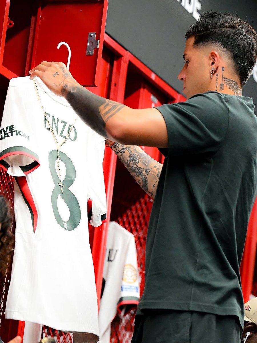 Bluecoxtra's tweet photo. 😔 I’ve said this before and I’ll say it again: I’d love to see Chelsea/Xabi Alonso keep Enzo Fernández 🇦🇷 until at least next summer.

So I’m stepping back from this transfer saga. I will only post again if he stays, or if an official bid/agreement is reached between Chelsea and the buying club.

#BlueCo #CFC