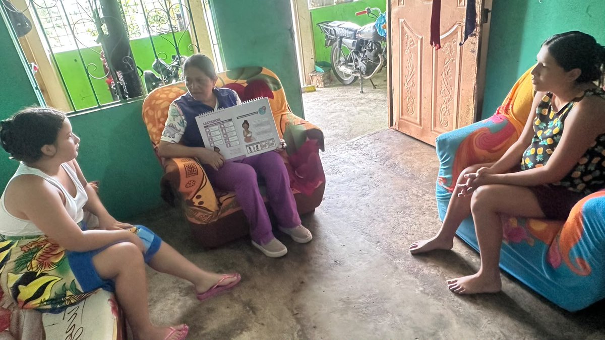 DPS_LosRios's tweet photo. #Quinsaloma| @Salud_Ec y Jóvenes en Acción en una  jornada de prevención en el barrio Nueva Esperanza, con minga de destrucción de criaderos, abatización y fumigación. Acciones que fortalecen la prevención y control de enfermedades transmitidas por vectores, protegiendo la salud https://t.co/VVbO32u9bj