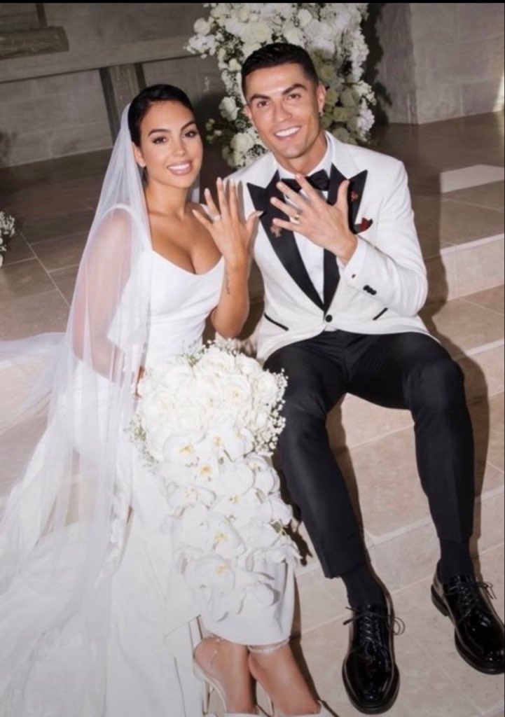 guylikebenny2's tweet photo. E sure me say this Cristiano Ronaldo marriage no go last 😭😂 Something about this woman just dey give me “na the money she dey after” vibes. https://t.co/9bmKJDb5xE