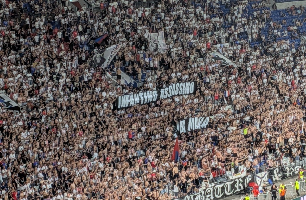 Lugdunews_'s tweet photo. 💥💥 « INFANTINO ASSASSINO, FIFA MAFIA » : le message des Bads Gones est clair ce soir !

📸 @But_Lyon https://t.co/HGPBmrvmUW