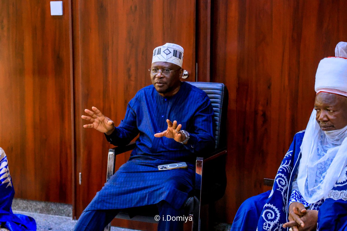 GovernorAUF's tweet photo. Today, on behalf of the Adamawa State Government, I congratulated the Paramount Ruler of Ganye Kingdom, HRM Alhaji Adamu Sanda, on his appointment as Chancellor of Taraba State University.

I appreciate my brother, Governor @GovAgbuKefas, for this recognition, which reflects the strong bonds between Adamawa and Taraba. I wish the monarch success in his new role.