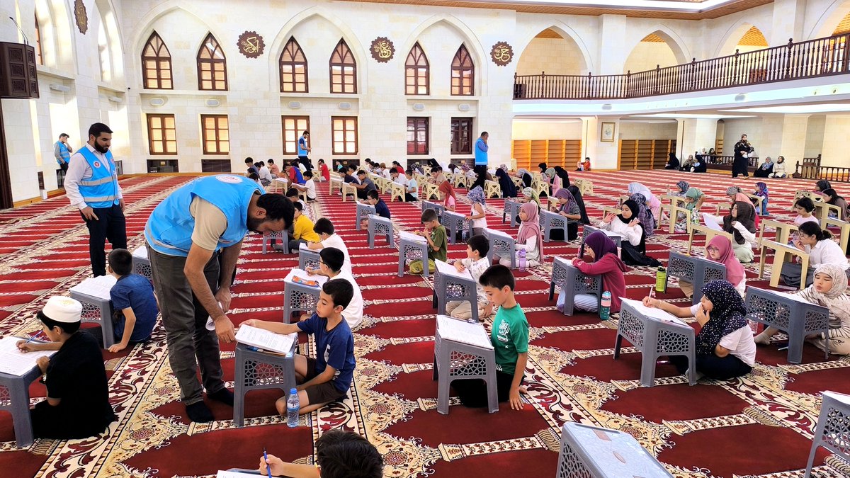 DarendeMuftuluk's tweet photo. 📍İlçe Müftülüğümüz tarafından Yaz Kur'an Kurslarında eğitim gören öğrencilerimize yönelik Bilgi Yarışması düzenlendi.

Şeyh Hamid-i Veli (Somuncu Baba) Cami'nde düzenlenen yarışmalarda ilkokul ve ortaokul olmak üzere 2 kategoride yarışma düzenlendi. https://t.co/0euvLiM0Eg