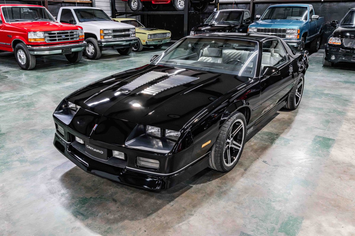 PCClassicCars's tweet photo. 1987 Chevrolet Camaro IROC-Z For Sale - T-Tops - TPI 5.7 - 47K Miles - See More: https://t.co/7h6wcuWh8n #PCClassicCars #IROCZ https://t.co/lU1Y351tvf