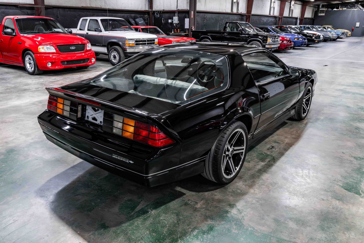 PCClassicCars's tweet photo. 1987 Chevrolet Camaro IROC-Z For Sale - T-Tops - TPI 5.7 - 47K Miles - See More: https://t.co/7h6wcuWh8n #PCClassicCars #IROCZ https://t.co/lU1Y351tvf
