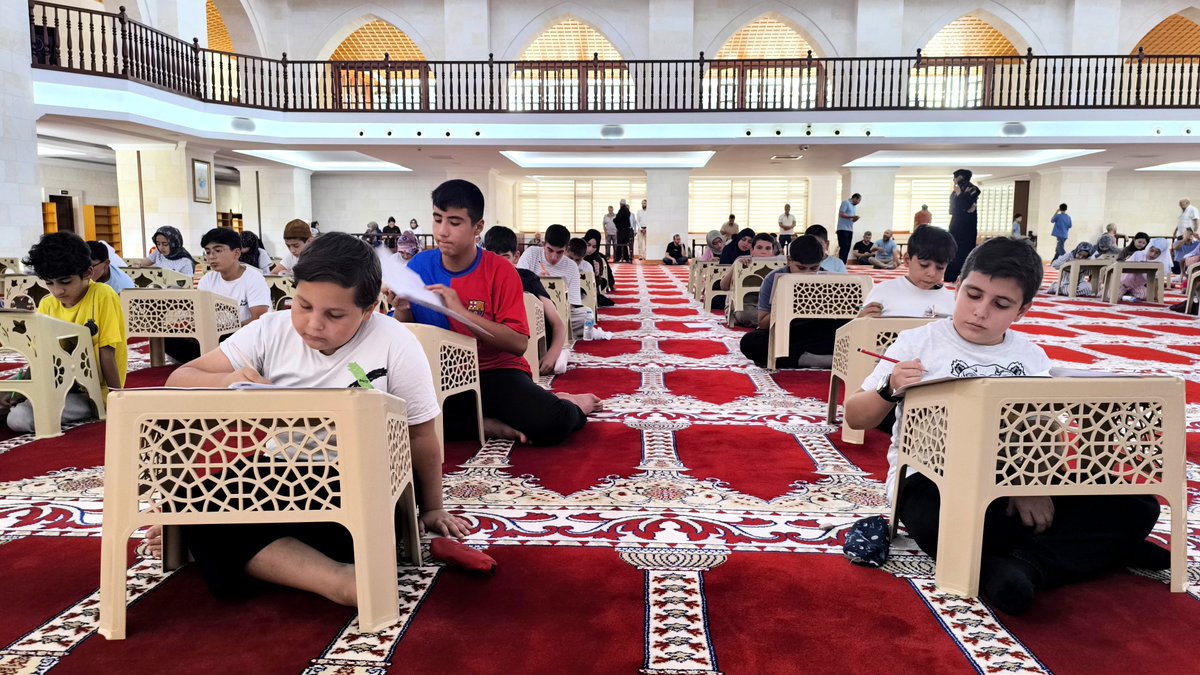 DarendeMuftuluk's tweet photo. 📍İlçe Müftülüğümüz tarafından Yaz Kur'an Kurslarında eğitim gören öğrencilerimize yönelik Bilgi Yarışması düzenlendi.

Şeyh Hamid-i Veli (Somuncu Baba) Cami'nde düzenlenen yarışmalarda ilkokul ve ortaokul olmak üzere 2 kategoride yarışma düzenlendi. https://t.co/0euvLiM0Eg