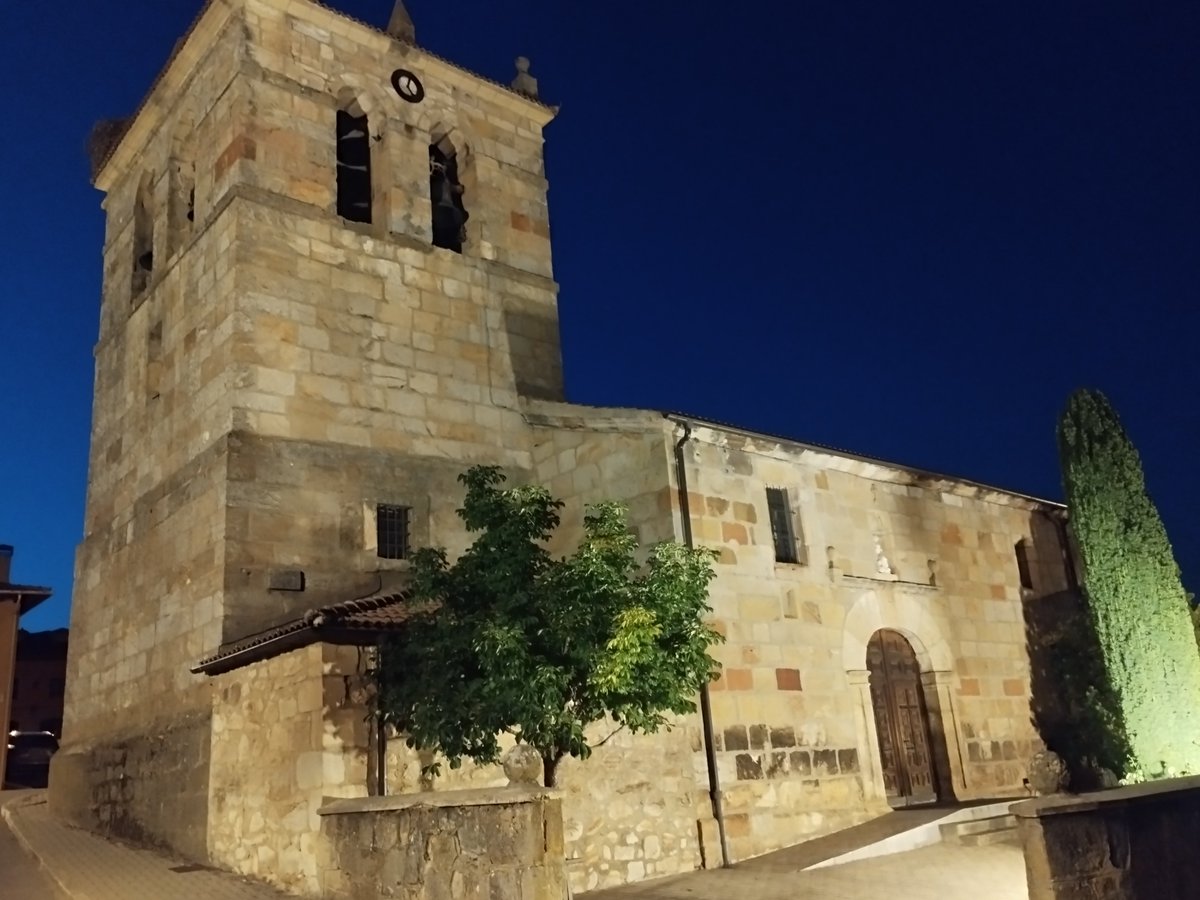 EURITAXJURIDICO's tweet photo. Así de linda luce la iglesia de #Navaleno al anochecer. #Pinares https://t.co/6ihOpKKMrv