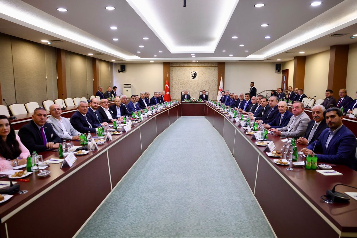 UnFederasyonu's tweet photo. Tarım ve Orman Bakanımız Sayın İbrahim Yumaklı, Ticaret Bakanımız Sayın Prof. Dr. Ömer Bolat, kıymetli bakan yardımcılarımız ve genel müdürlerimizin katılımlarıyla, TUSAF Yönetim Kurulu ve un sanayicileri temsilcileri ile Sektör İstişare Toplantısı gerçekleştirildi.

#TUSAF https://t.co/IfEy9nDdz1