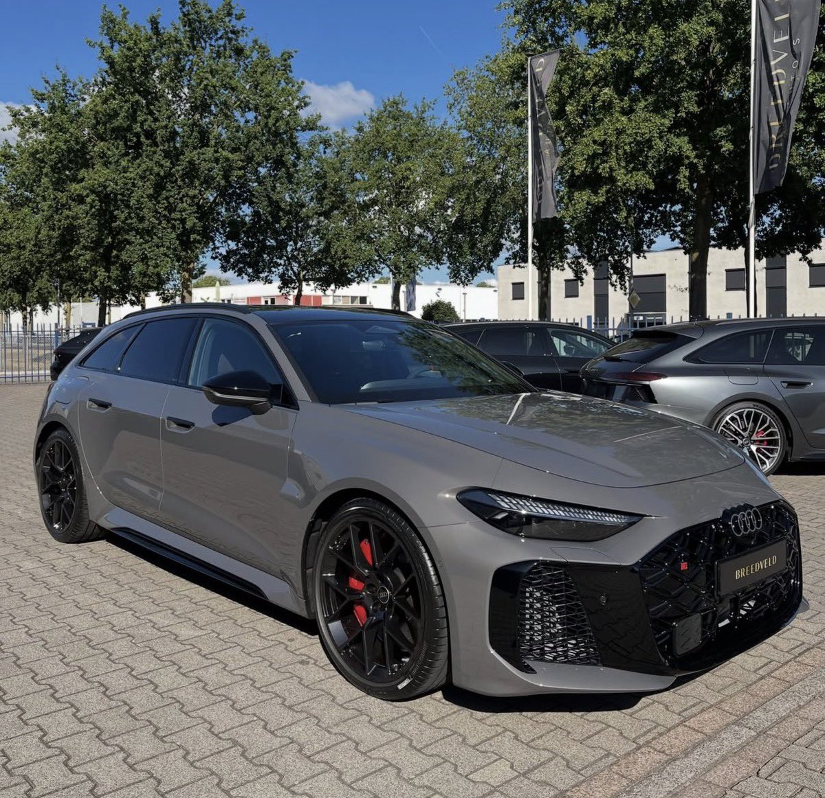 carpxrnpicx's tweet photo. Audi RS5 Avant https://t.co/Qxzvb63TbS