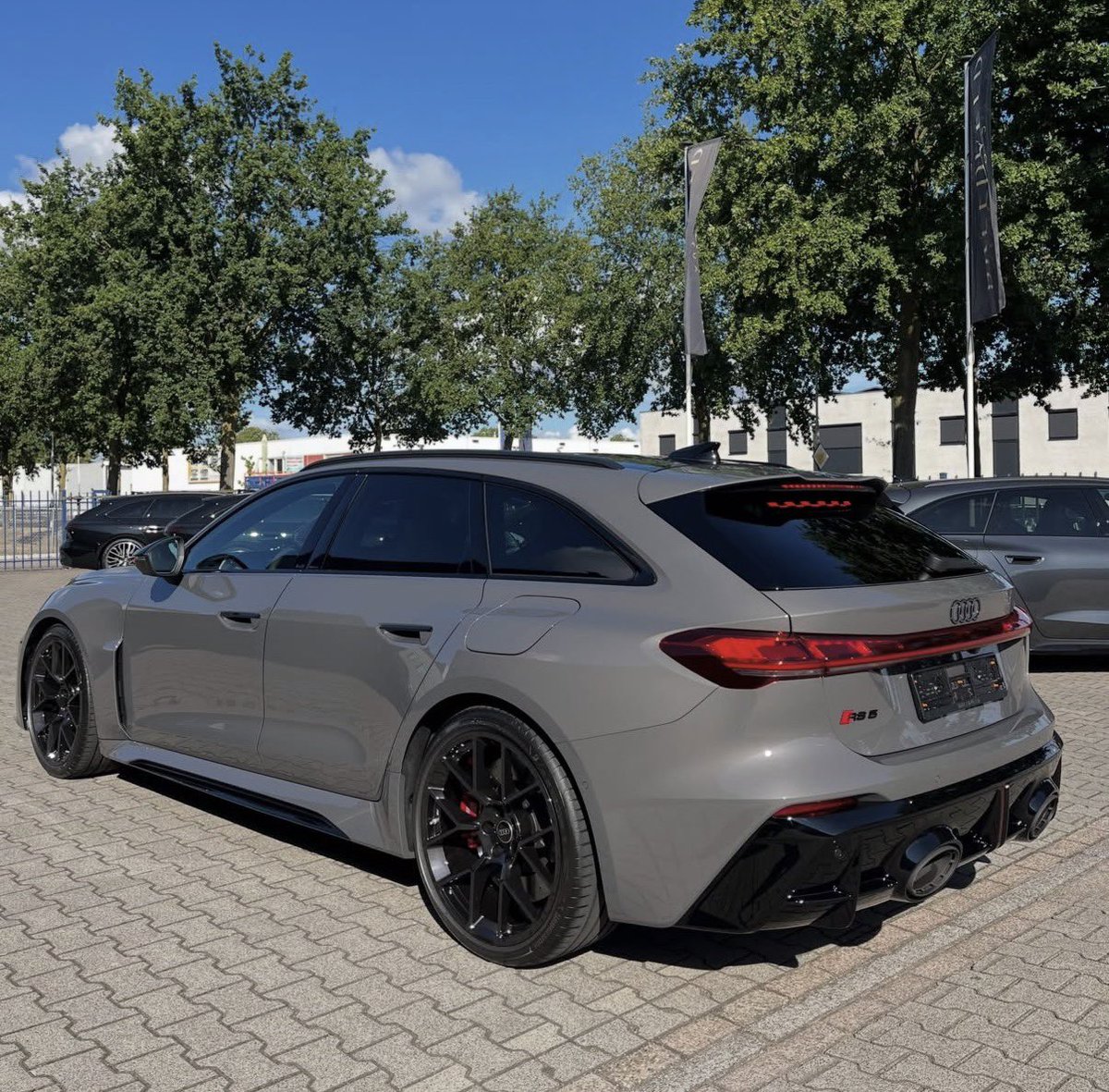 carpxrnpicx's tweet photo. Audi RS5 Avant https://t.co/Qxzvb63TbS