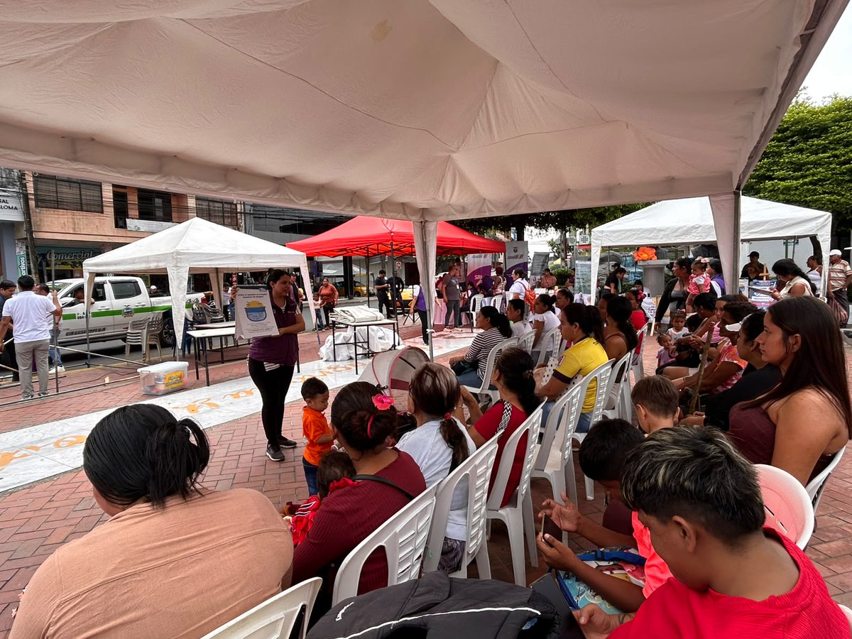 DPS_LosRios's tweet photo. #Quinsaloma | Personal de @Salud_Ec desarrolló actividades de promoción y prevención frente a enfermedades vectoriales como el dengue, además de brindar orientación sobre la importancia de la lactancia materna, se brindó atención médica y entrega de medicamentos a los pacientes https://t.co/83j88o2yhp