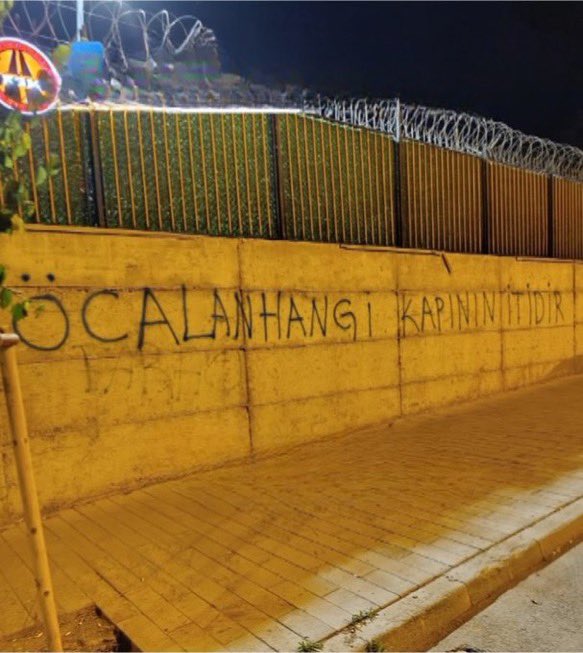 TTAgrup's tweet photo. Erzurum’da duvarlara şehitlerimizin isimleri yazıldı. https://t.co/G8La4DvskP