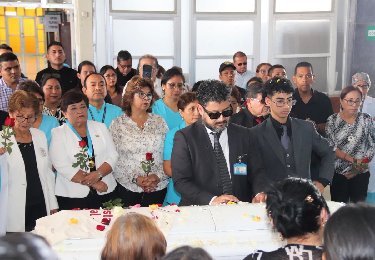 HospitalCarrion's tweet photo. A lo largo de su trayectoria, dedicó sus conocimientos, experiencia y vocación al servicio, dejando una valiosa contribución tanto en el ámbito asistencial como en la formación de nuevas generaciones de profesionales. (2/3) https://t.co/0oqiDEQOTV