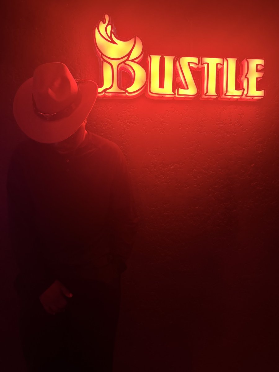 Wenceslausvick's tweet photo. Late Nights in Uyo https://t.co/YWq3B9Pl9w
