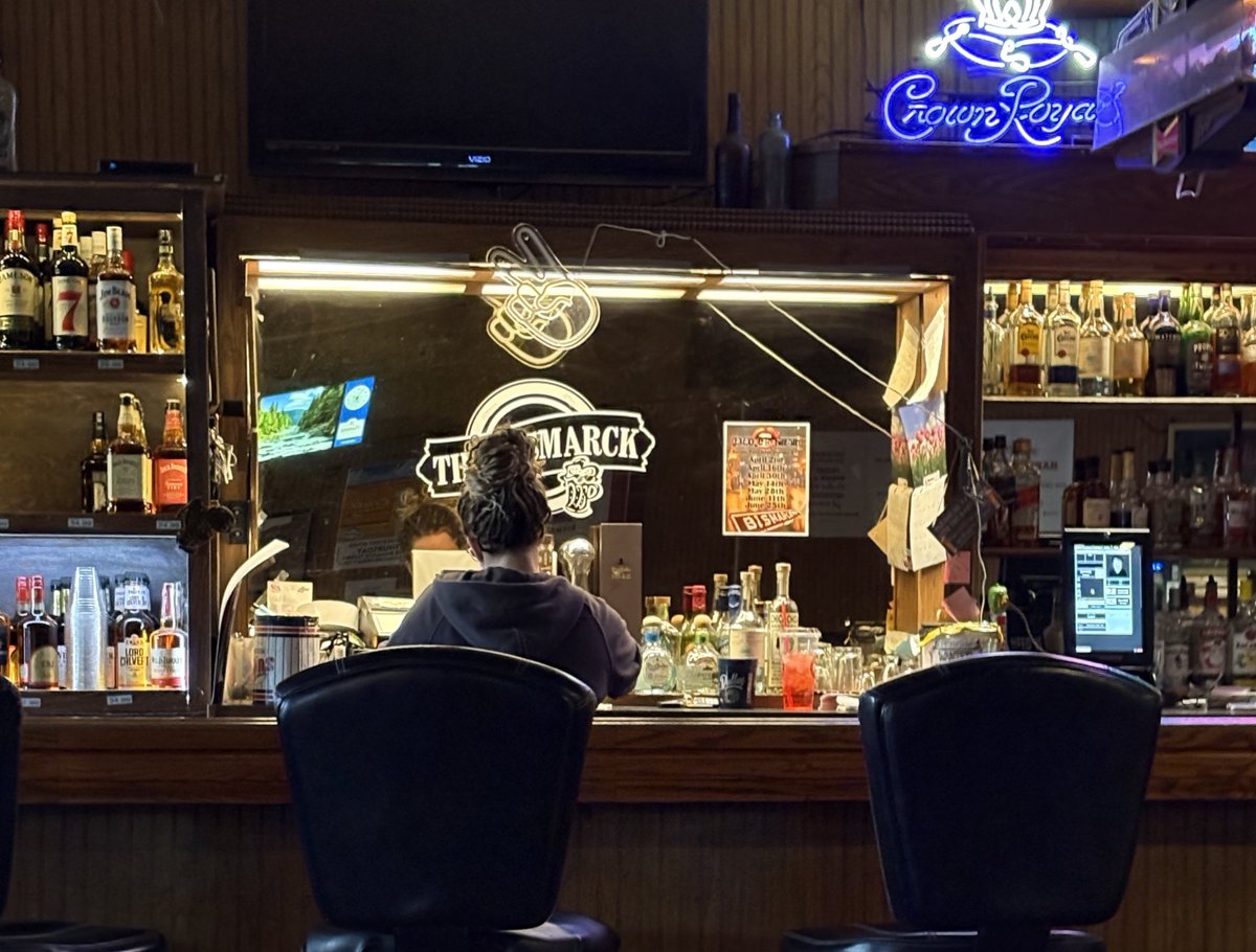 divebar_info's tweet photo. East Ridge probably has a bar that's been there since 1974, cash only, smells like cigarettes and good decisions, and nobody's written a think piece about it yet. That's the one I want. More like this: https://t.co/S6iMxedTjw #DiveBars https://t.co/fFvtUhUZi1