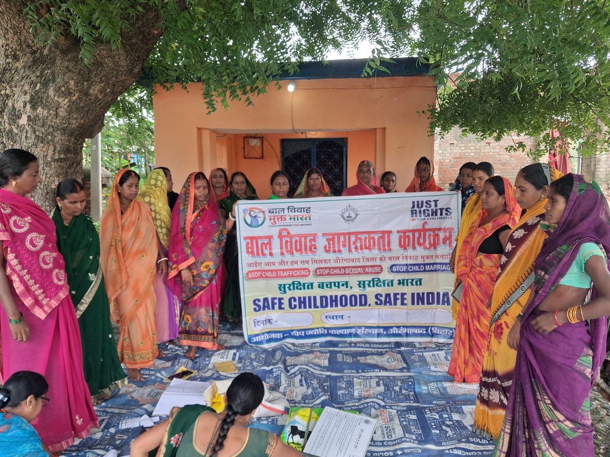 JapilKumar57441's tweet photo. दीप ज्योति कल्याण संस्थान औरंगाबाद के द्वारा बाल विवाह, बाल तस्करी, बाल श्रम, बाल यौन शोषण, महिला सुरक्षा को लेकर ग्रामीण महिलाओं को जागरूक किया गया
#justrightforchild @Bhuwan_Ribhu @JustRightsIndia @police_aurangab
@NGO #justright @riteshvvv1234 https://t.co/urK8dWxMwV