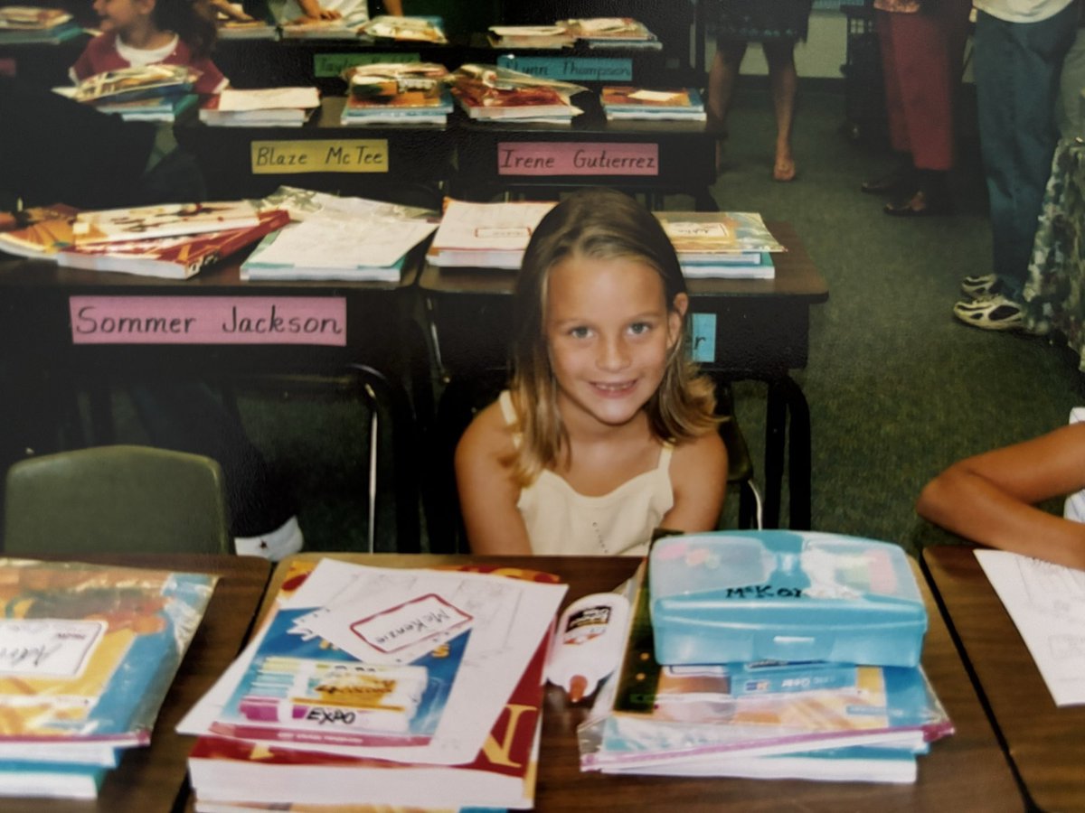 kenziebsanders's tweet photo. Happy #BackToSchool America!!! School is cool, go do great things kids 🫶🏼🍎📚✏️🇺🇸 https://t.co/b18gOSQuu4