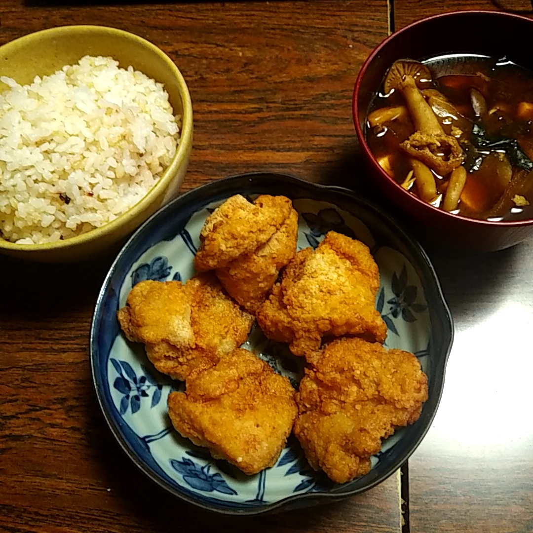 140cDeSolitude's tweet photo. J'ai mangé du #poulet frit & de la #soupe miso pour le #dîner mardi. https://t.co/ShYD72fSW8