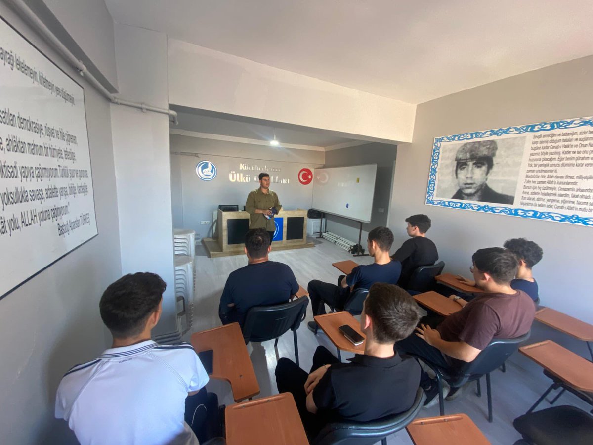 Ulku_Ocaklari's tweet photo. 📍 İstanbul 

Ülkü Ocakları İstanbul/Küçükçekmece İlçe Başkanlığı tarafından, İsmail Gaspıralı Yaz Gelişim Programı kapsamında UOUZEM ve ODAK2023 tanıtımları gerçekleştirildi. https://t.co/L44nBV0PSE