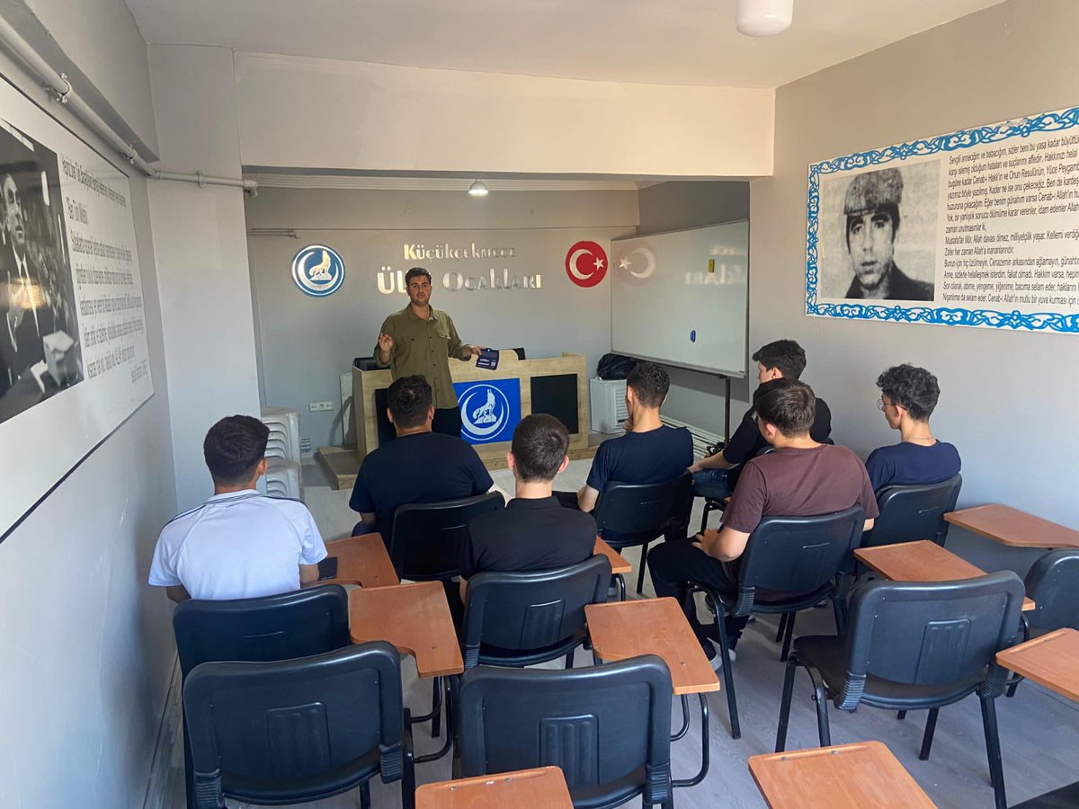 Ulku_Ocaklari's tweet photo. 📍 İstanbul 

Ülkü Ocakları İstanbul/Küçükçekmece İlçe Başkanlığı tarafından, İsmail Gaspıralı Yaz Gelişim Programı kapsamında UOUZEM ve ODAK2023 tanıtımları gerçekleştirildi. https://t.co/L44nBV0PSE