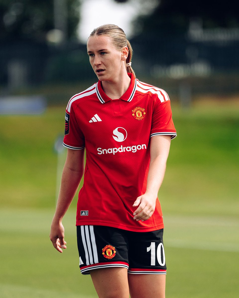 ManUtdWomen's tweet photo. Pre-season threads 🪡🔥

🔴 https://t.co/SNfb9fClTl https://t.co/U08hY9dJau