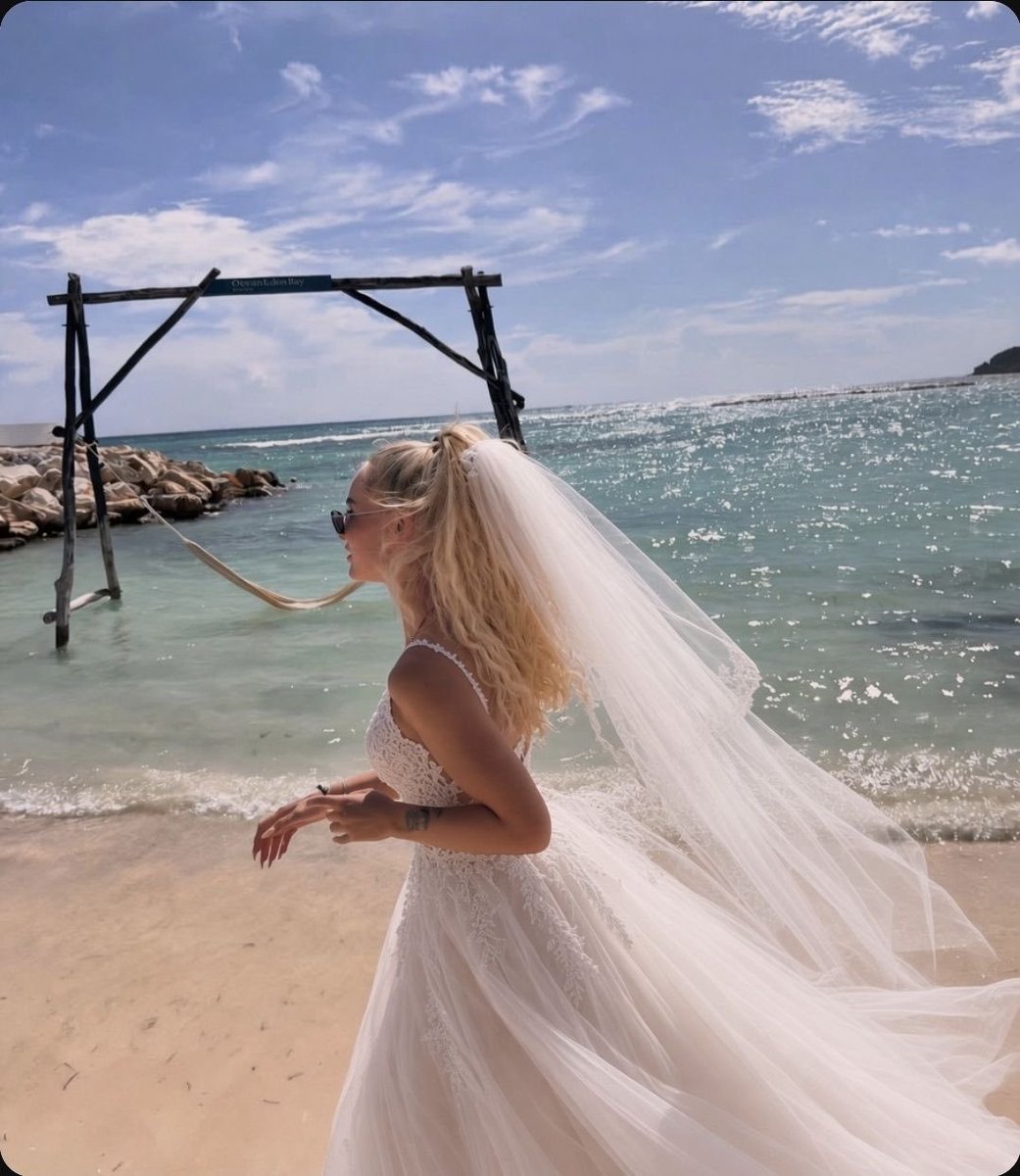 BreckieXTrinRP's tweet photo. My two favourite girls are now married you should all go congratulate them and give them stuff like right now🇨🇭x🏴󠁧󠁢󠁥󠁮󠁧󠁿 https://t.co/fNd9QMrv9x