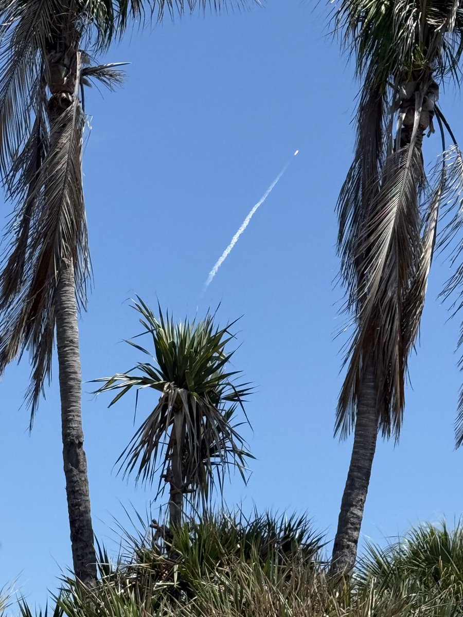 LauraHromika's tweet photo. From the Cape just now. Never gets old just amazing! SpaceX https://t.co/HVXJIFQxlL