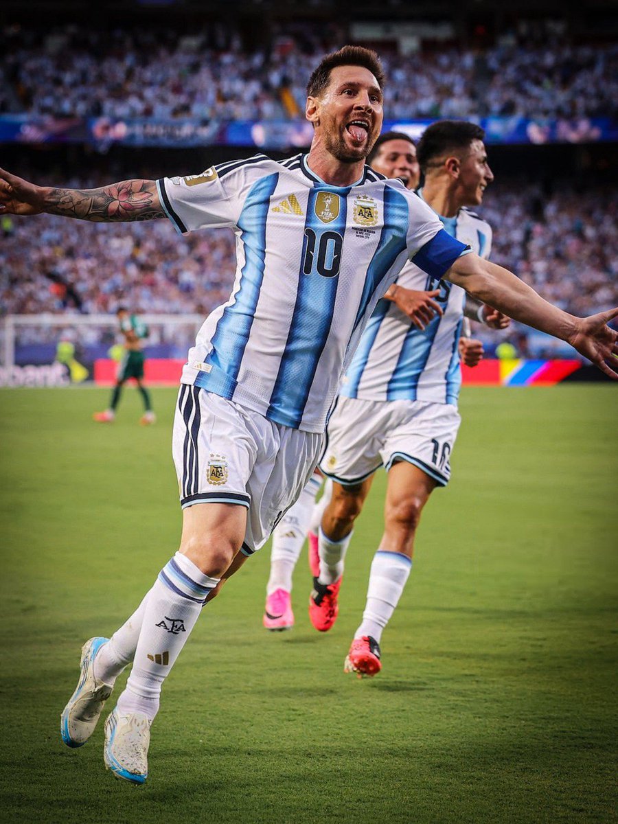 AnamnesisF's tweet photo. Most successful dribbles at the World Cup per 90:

140 Messi 🇦🇷 4.13 (62%)
103 Maradona 🇦🇷 4.78 (57%)
82 Jairzinho 🇧🇷 5.16 (58%)
63 Mbappé 🇨🇵 3.10 (47%)
57 Kempes 🇦🇷 3.59 (57%)
52 Hazard 🇧🇪 4.61 (69%)
49 Rivelino 🇧🇷 3.66 (74%)
49 Robben 🇳🇱 3.27 (58%) https://t.co/IzzLjTBpPT