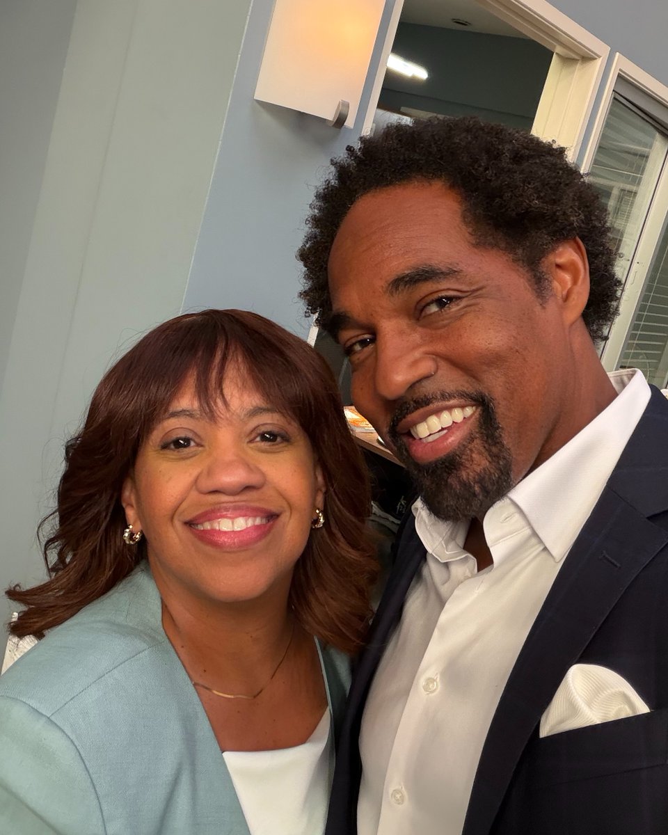 GreysABC's tweet photo. we're baaaack 😎 https://t.co/L6rGOK5rqx