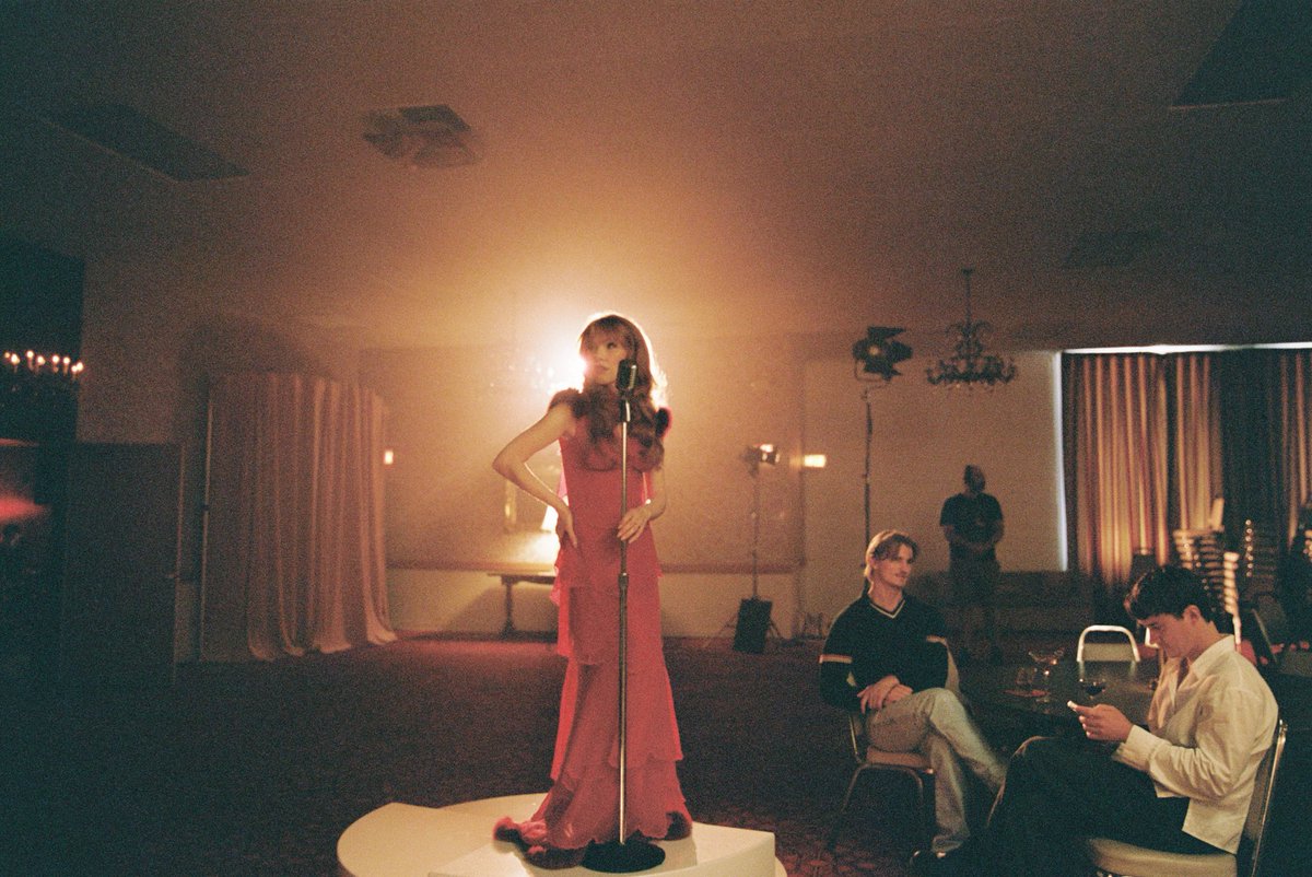 carlyraejepsen's tweet photo. Say you’ll never let me go https://t.co/OK2cmsr6F4