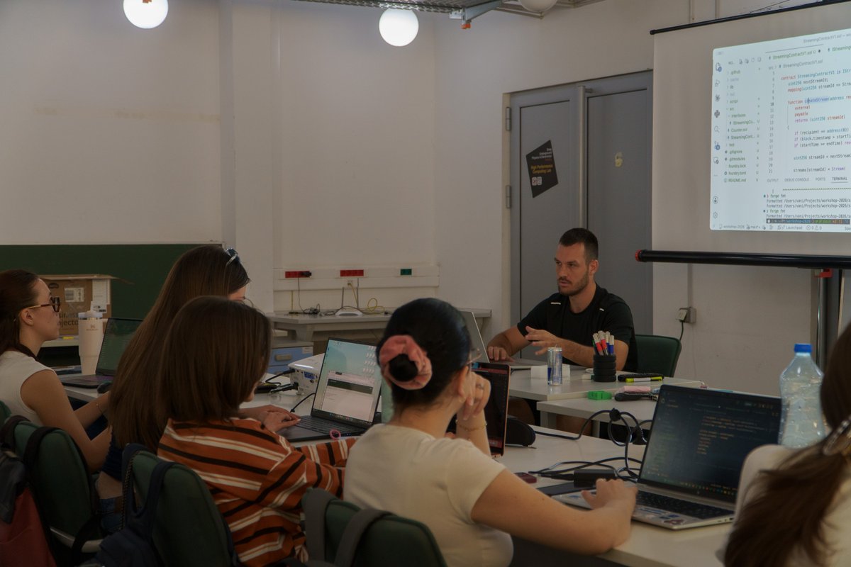 DecenterTeam's tweet photo. Web3 Kamp se približio kraju, a članovi našeg tima imali su priliku da budu deo ovogodišnjeg programa, kako kroz predavanja, tako i kroz mentorsku podršku učesnicima.  

Tokom 11 dana kampa, naš R&D Ivan Džambasanovič, koji je pre par godina i sam bio polaznik, učio je studente da pišu pametne ugovore u okviru Ethereum Workshopa. A tu je bio i @0xscannty , da pruži detaljniji uvid u sam rad i projekte Decenter R&D tima.  

Naši inženjeri @rajko_z  (Solidity) i @VitorovicBranko (Backend), održali su na kraju i predavanje na temu „Inovacije u DeFiju”. Predstavili naš glavni proizvod, @DeFiSaver, i približili učesnicima infrastrukturu koja stoji iza njega.