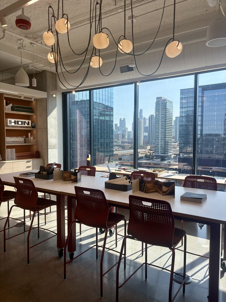 TriStateOffice's tweet photo. Huge thanks to @honcompany for hosting our team in Chicago last week! We took a trip to Fulton Market to check out their stunning new flagship showroom and dive into some great product and sales training.

Check out some of our favorite looks from their new space! 📸👇 https://t.co/CS7bCBBKZW
