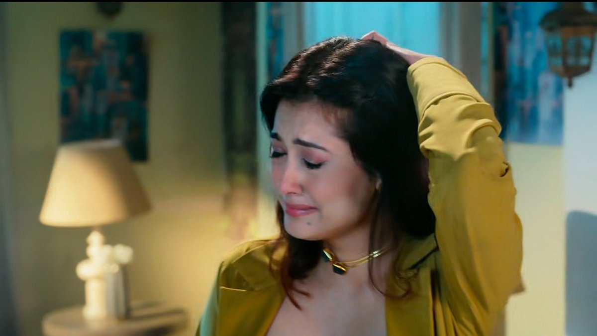 neil_cinematic's tweet photo. Atleast Sheetal ko guilty feel tho ho rahi hai ki bache ko goli lagi hai karke...
Behen surrender karle tu achi bachi ki tarah 😌 Varna tu tho gayooo

Ps Roshni is looking gorgeous 🤩 

#MrAndMrsParshuram https://t.co/vPj4lZPKZa