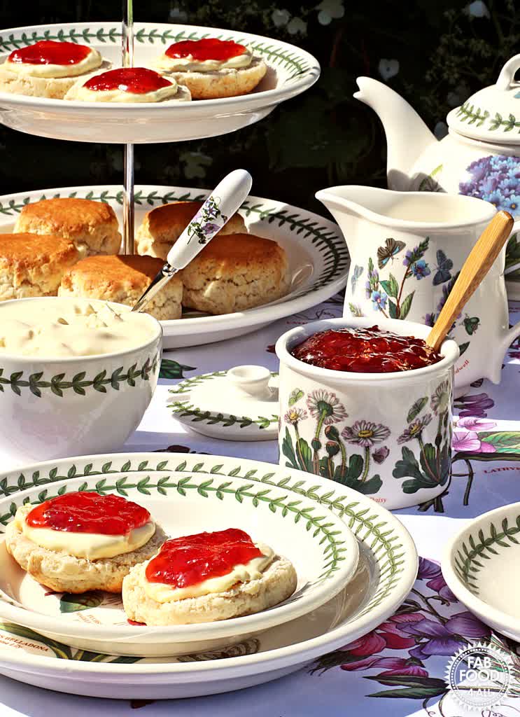 FabFood4All's tweet photo. Sweeten your day with my no pectin Strawberry &amp; Elderflower Jam! Perfect for a cream tea, this jam is a burst of flavour in every bite. Get foraging and give it a try! https://t.co/RxAY8layOJ  #Jam #Strawberry #Elderflower #SummerRecipes https://t.co/QZNYlrerxz